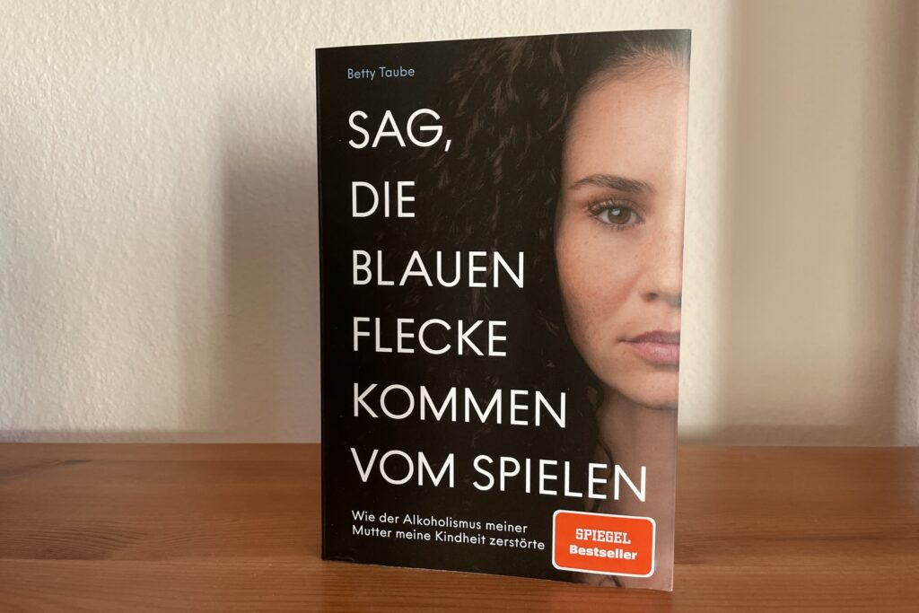 Buch: Sag, die blauen Flecke kommen vom Spielen - von Betty Taube